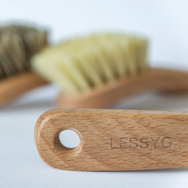 Pflege der Lessyg Holz Spülbürste