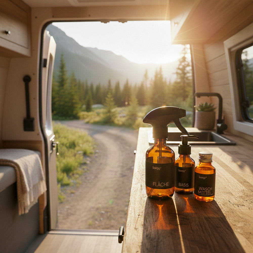 Nachhaltiges Camping-Set in einem Camper Van – Sauber Unterwegs mit lessyg Waschmittel und Universalreiniger 