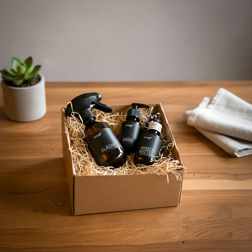 Camping Set Geschenkbox lessyg 100ml Reisewaschmittel nachhaltig Outdoor Reisen und Minimalisten im Van Life 