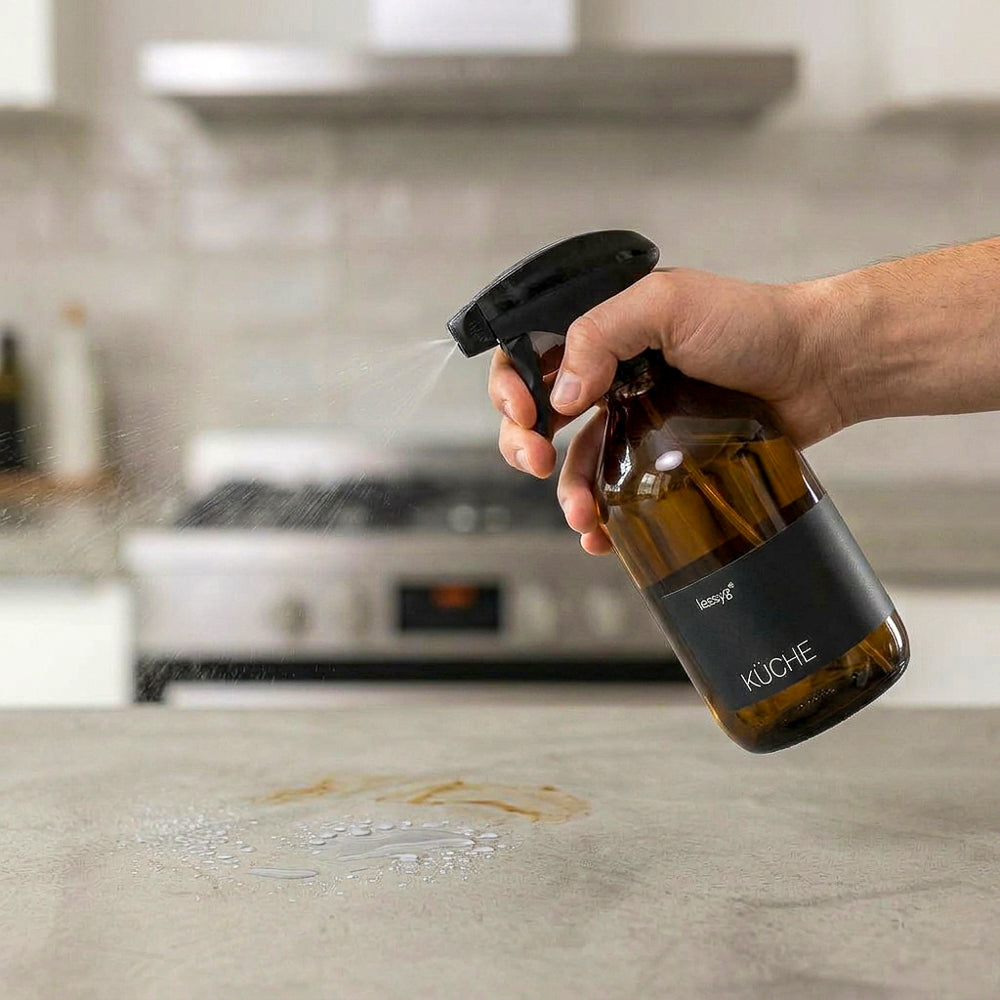Lessyg Küche Mischung bei der Reinigung einer Küchenoberfläche ohne Chemie und 100% natürlich