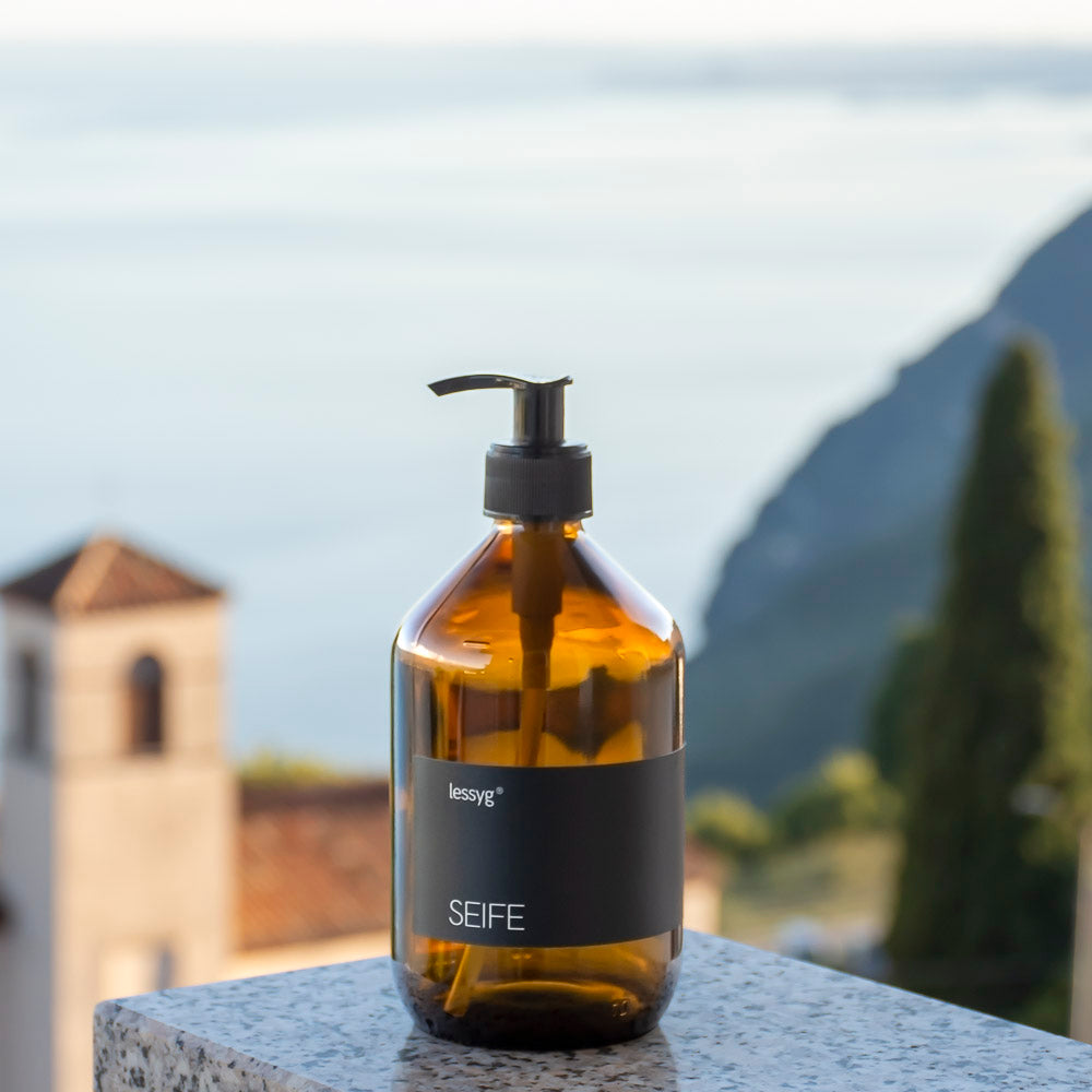 pflanzen basierte Hand und Körper Seife neutral ohne Duftstoffe, Ohne Mikroplastik, PEGs, Parabene & Farbstoffe. Vegan, tierversuchsfrei, hergestellt im Allgäu von lessyg
